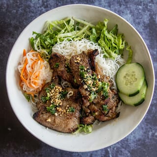 B1. Lemongrass Boneless Chicken Vermicelli